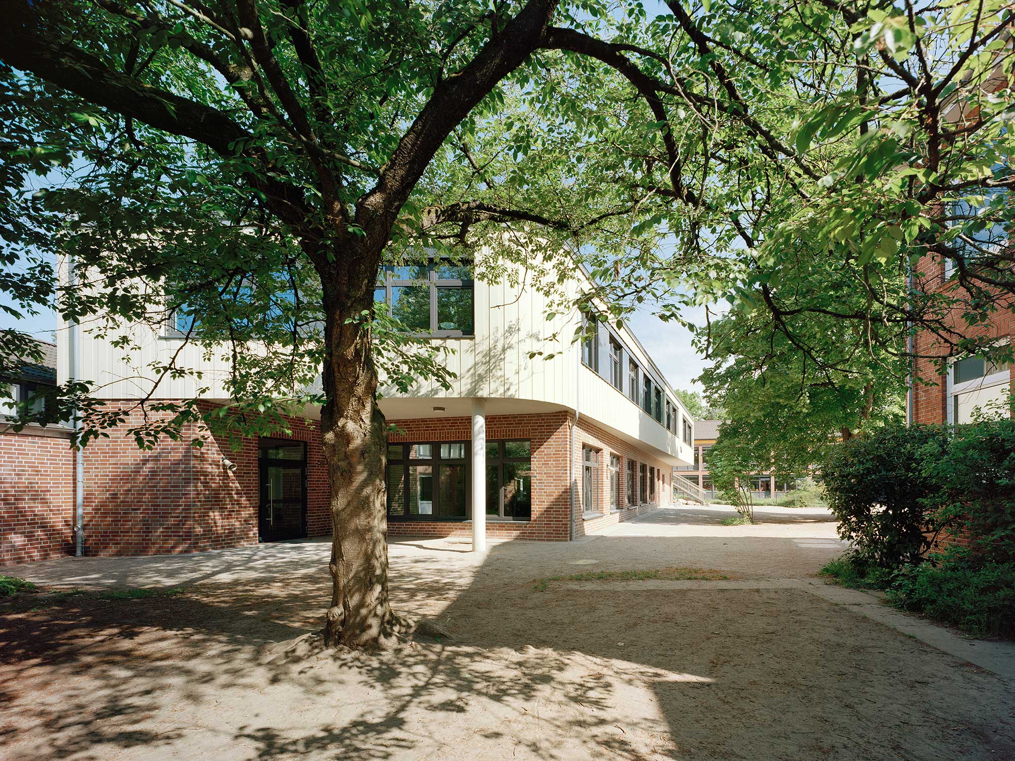 Blick zum Eingangsbereich des Neubaus der OGGS Harksheide-Nord